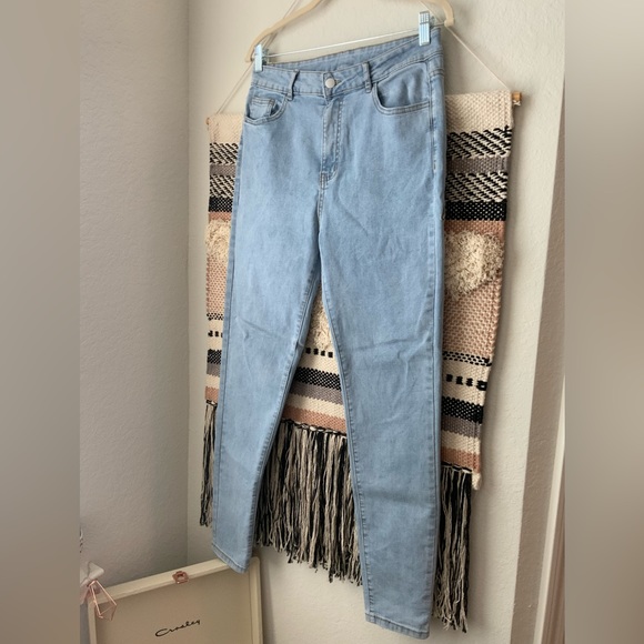 Shein flowered women’s denim - Picture 2 of 5